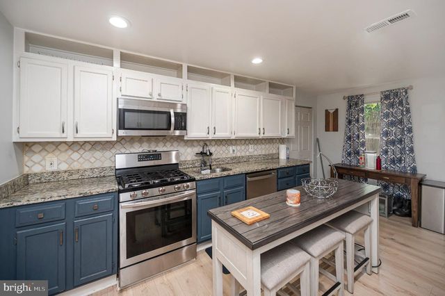 3932 OAKDALE CIR, Triangle, VA 22172