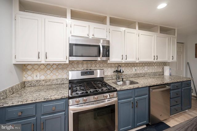 3932 OAKDALE CIR, Triangle, VA 22172