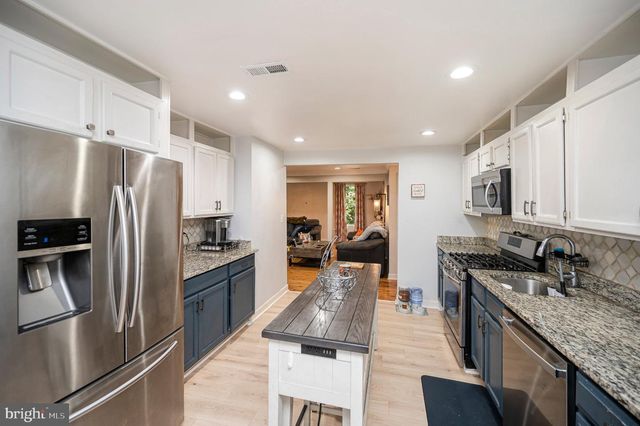 3932 OAKDALE CIR, Triangle, VA 22172