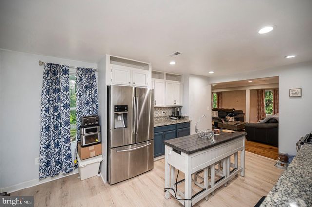 3932 OAKDALE CIR, Triangle, VA 22172