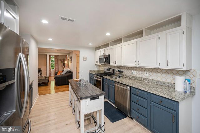 3932 OAKDALE CIR, Triangle, VA 22172
