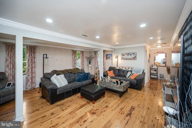 3932 OAKDALE CIR, Triangle, VA 22172
