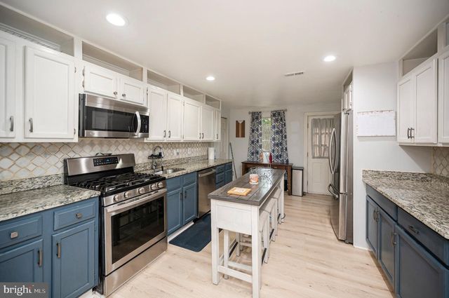 3932 OAKDALE CIR, Triangle, VA 22172