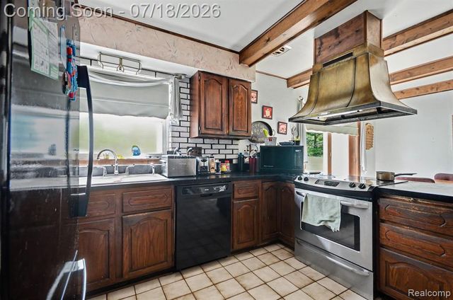 24730 Creekside Drive, Farmington, MI 48336
