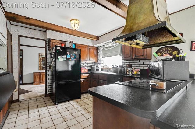 24730 Creekside Drive, Farmington, MI 48336