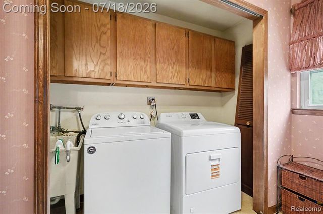24730 Creekside Drive, Farmington, MI 48336