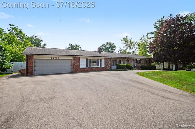 24730 Creekside Drive, Farmington, MI 48336