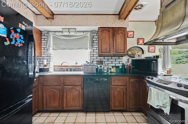 24730 Creekside Drive, Farmington, MI 48336