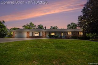 24730 Creekside Drive, Farmington, MI 48336