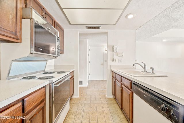3195 N Homestead Place, Tucson, AZ 85749