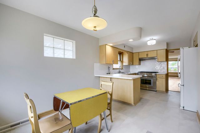 8531 S Tripp Avenue, Chicago, IL 60652