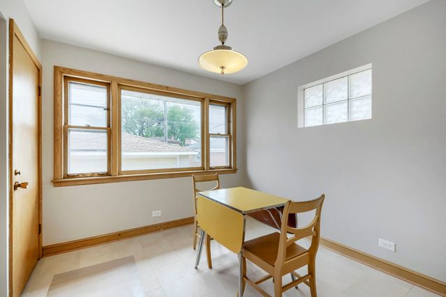 8531 S Tripp Avenue, Chicago, IL 60652