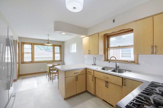 8531 S Tripp Avenue, Chicago, IL 60652