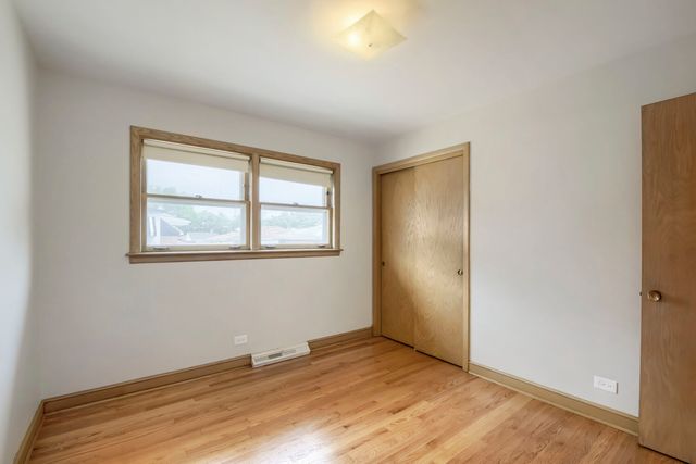 8531 S Tripp Avenue, Chicago, IL 60652