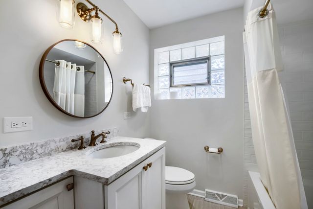 8531 S Tripp Avenue, Chicago, IL 60652