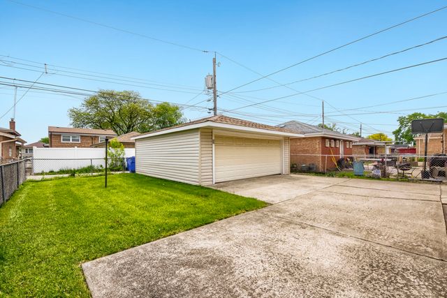 8531 S Tripp Avenue, Chicago, IL 60652