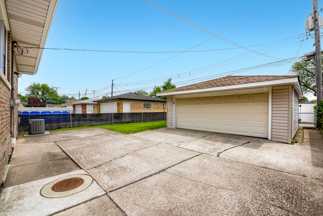 8531 S Tripp Avenue, Chicago, IL 60652