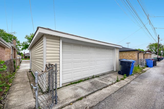 8531 S Tripp Avenue, Chicago, IL 60652