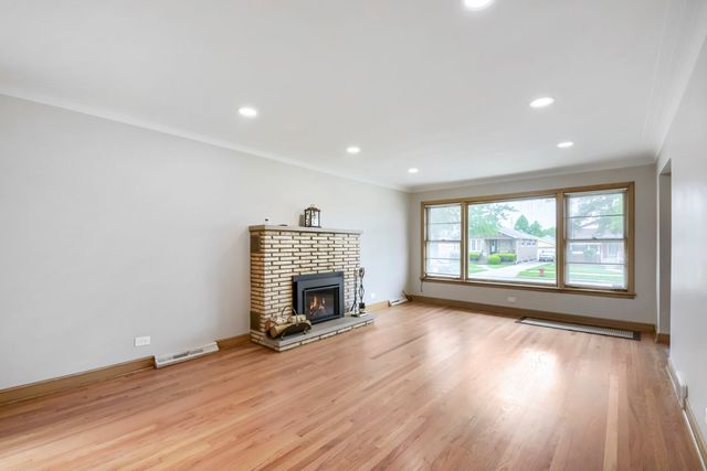 8531 S Tripp Avenue, Chicago, IL 60652