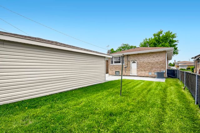 8531 S Tripp Avenue, Chicago, IL 60652