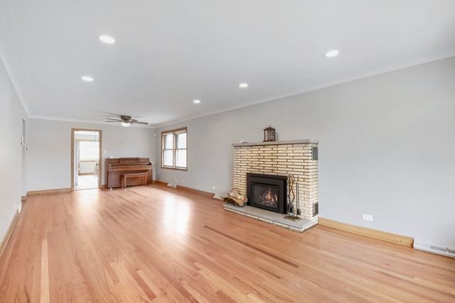 8531 S Tripp Avenue, Chicago, IL 60652