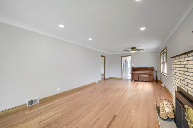 8531 S Tripp Avenue, Chicago, IL 60652