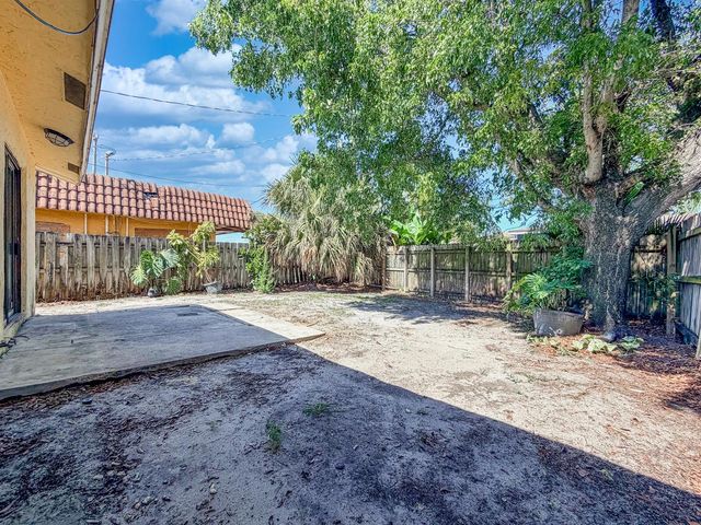 3148 N Dixie Highway, Boca Raton, FL 33431