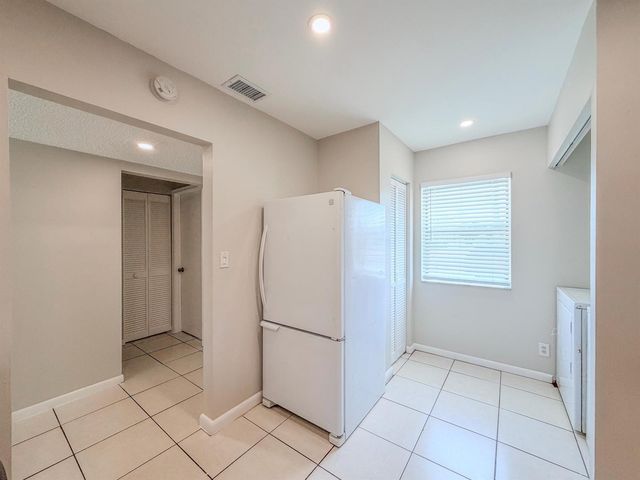 3148 N Dixie Highway, Boca Raton, FL 33431
