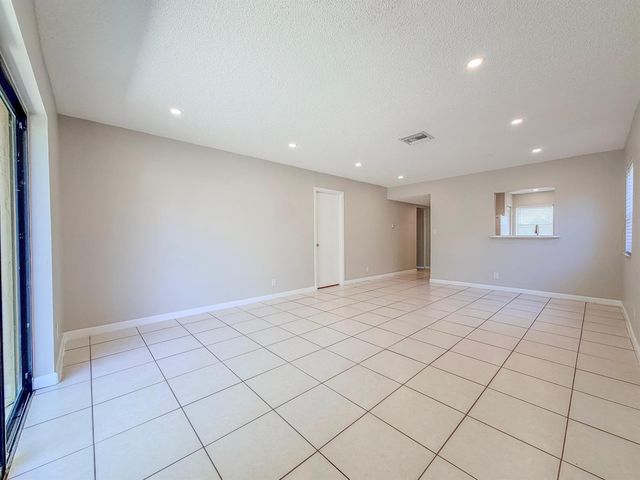 3148 N Dixie Highway, Boca Raton, FL 33431