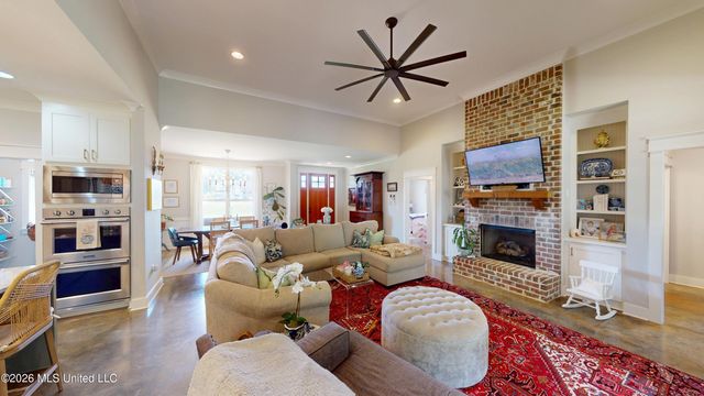 856 E Woodford Cove, Hernando, MS 38632