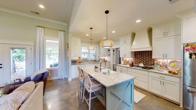 856 E Woodford Cove, Hernando, MS 38632