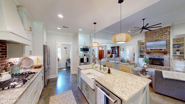 856 E Woodford Cove, Hernando, MS 38632