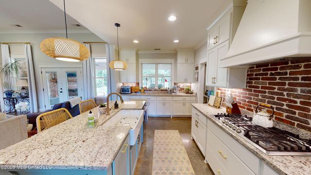 856 E Woodford Cove, Hernando, MS 38632