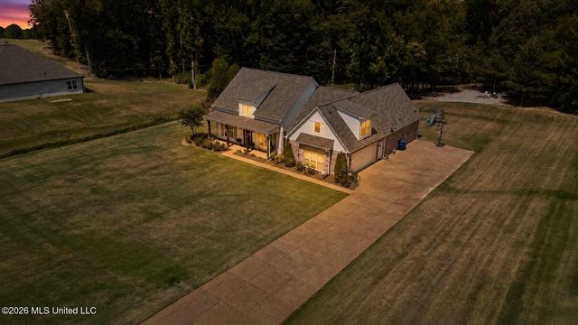 856 E Woodford Cove, Hernando, MS 38632