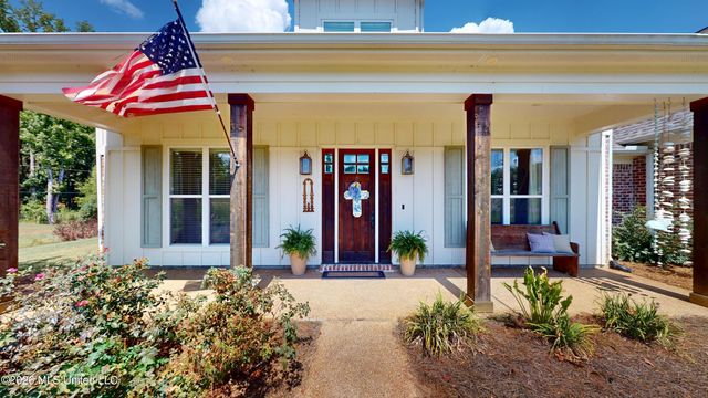 856 E Woodford Cove, Hernando, MS 38632