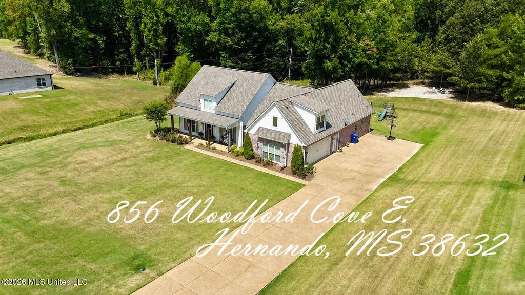 856 E Woodford Cove, Hernando, MS 38632