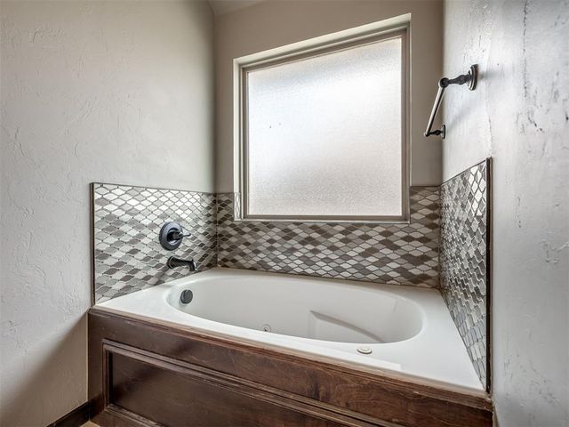 2409 Santa Monica Drive, Edmond, OK 73034