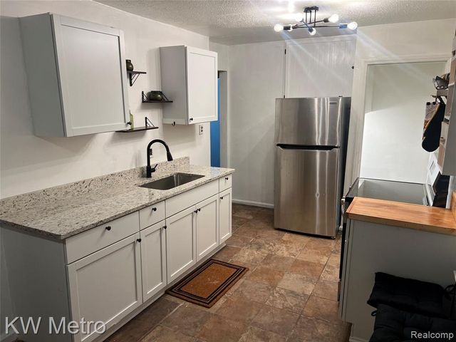 18911 Oakfield Street, Detroit, MI 48235
