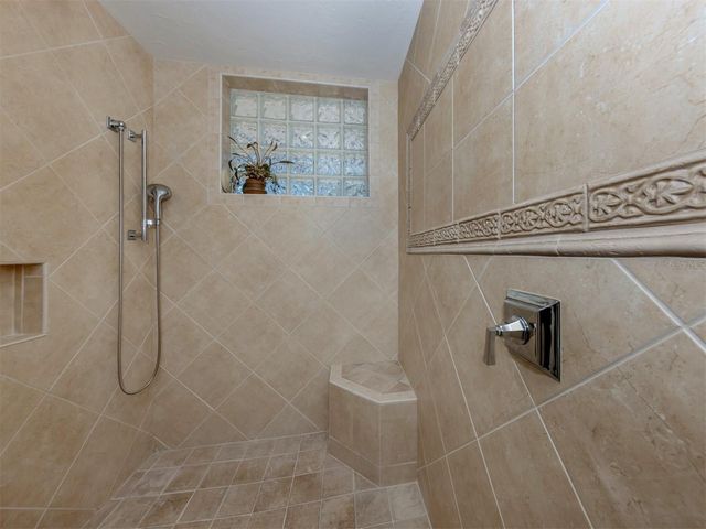 300 STONE BRIAR CREEK DRIVE, Venice, FL 34292