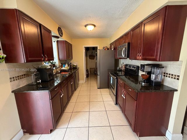 1833 SW 43rd Ave, Fort Lauderdale, FL 33317