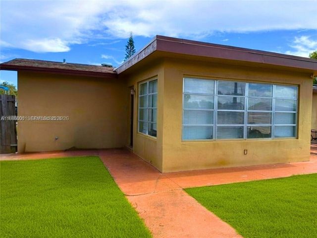 1833 SW 43rd Ave, Fort Lauderdale, FL 33317