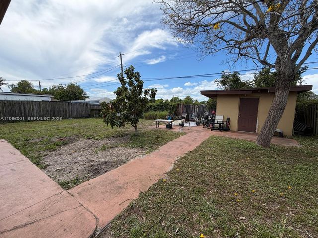 1833 SW 43rd Ave, Fort Lauderdale, FL 33317