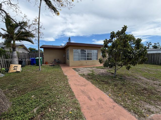 1833 SW 43rd Ave, Fort Lauderdale, FL 33317