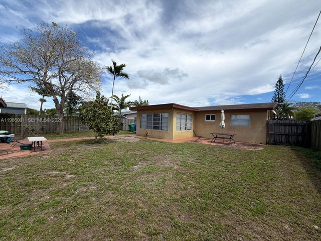 1833 SW 43rd Ave, Fort Lauderdale, FL 33317