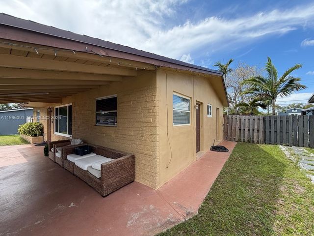 1833 SW 43rd Ave, Fort Lauderdale, FL 33317