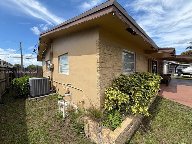 1833 SW 43rd Ave, Fort Lauderdale, FL 33317