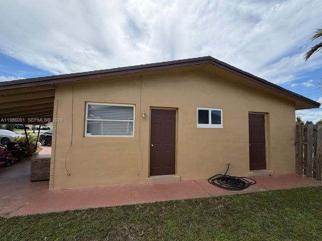 1833 SW 43rd Ave, Fort Lauderdale, FL 33317