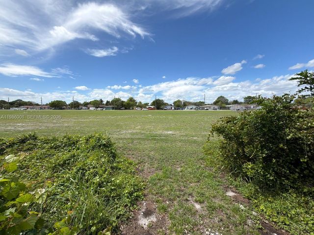 1833 SW 43rd Ave, Fort Lauderdale, FL 33317