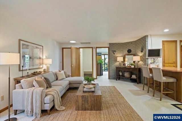 1030 Morningside Dr SE, Salem, OR 97302