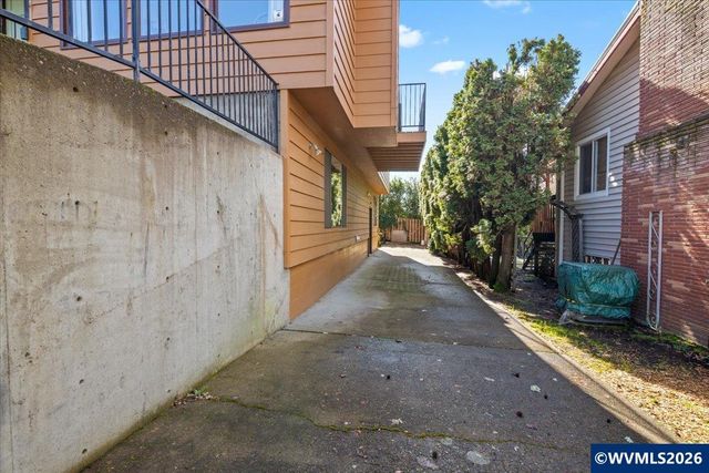 1030 Morningside Dr SE, Salem, OR 97302